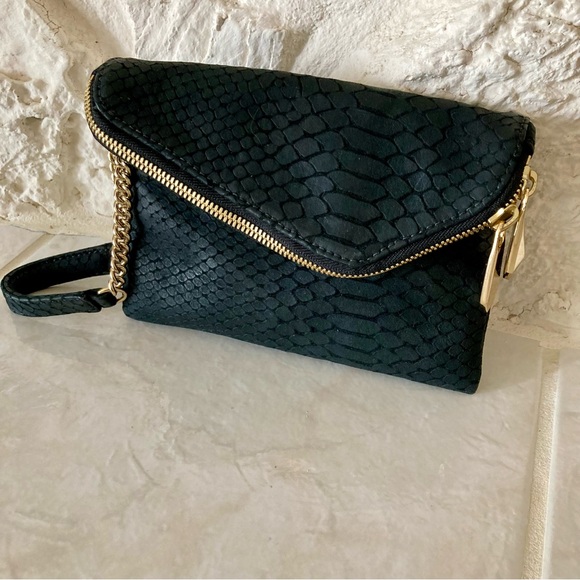 henri bendel Handbags - EUC Henri Bendel Black Sueded Snakeskin Embossed Leather Wristlet Clutch